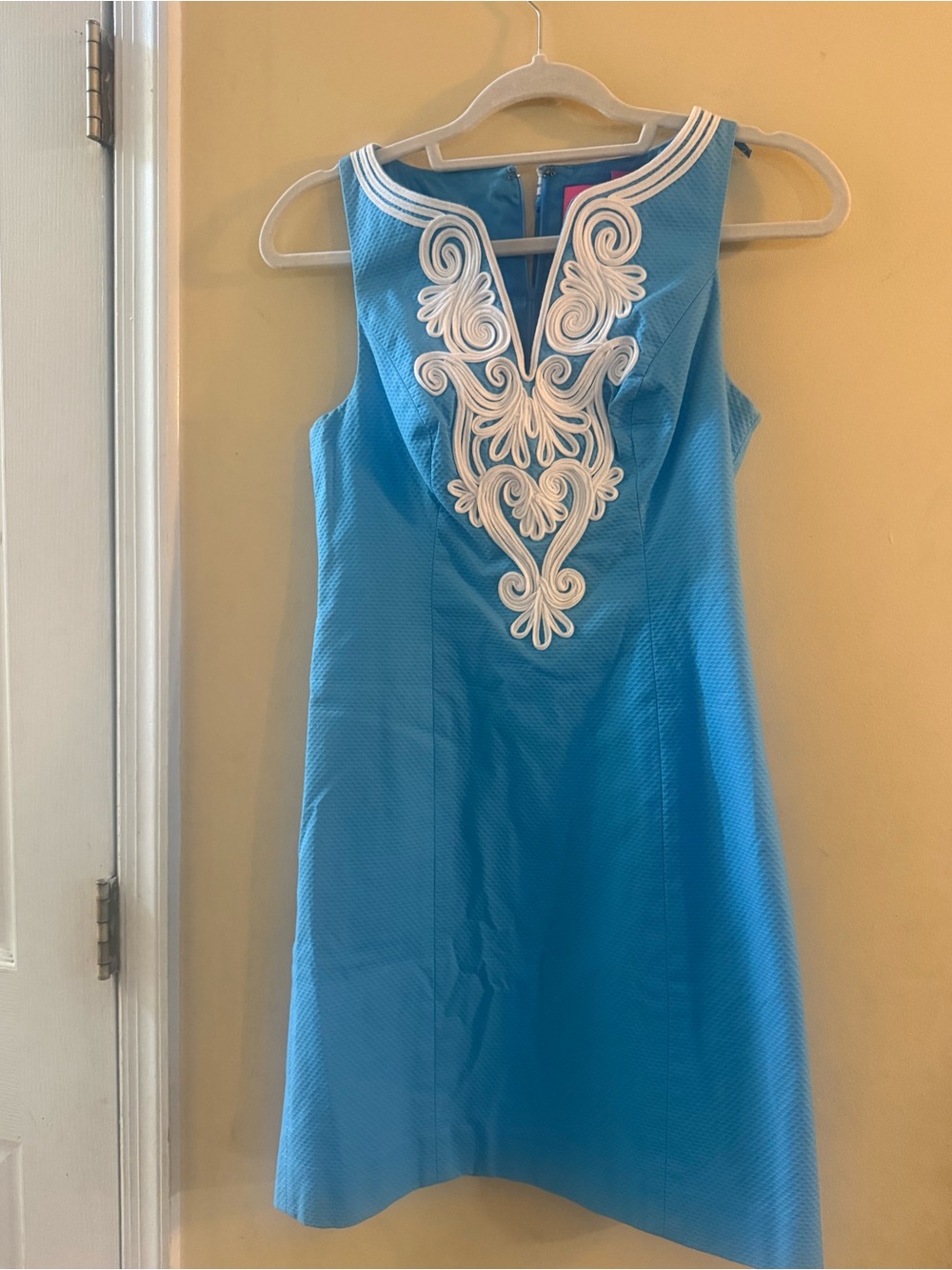 Lilly Pulitzer Sleeveless Blue Mini Dress with White Embellished Appliqué, sz 00